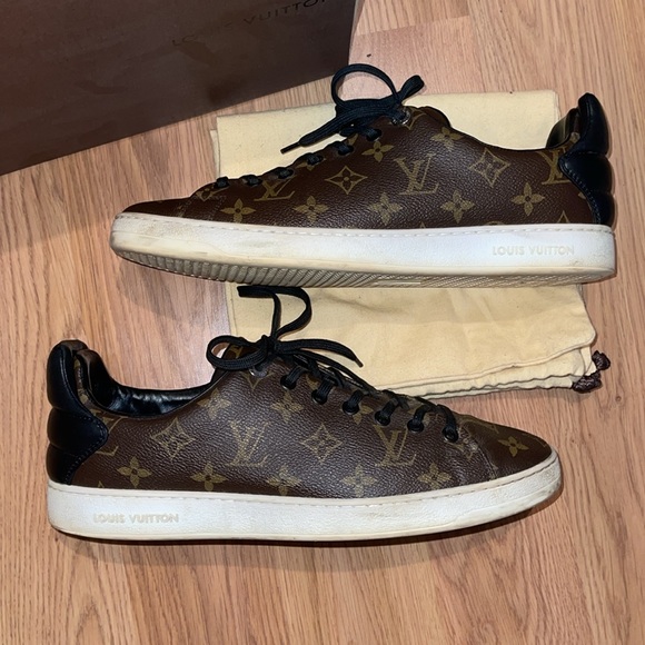 Men’s Louis Vuitton Sneakers - Picture 3 of 7
